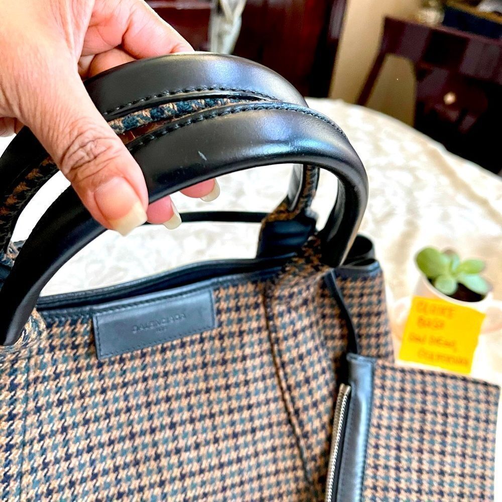 ‎Balenciaga Navy Cabas Wool Tote - Picture 12 of 13